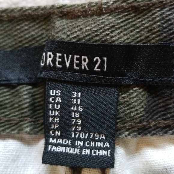 Forever 21 camo studded jean shorts size 31 green - Picture 3 of 5